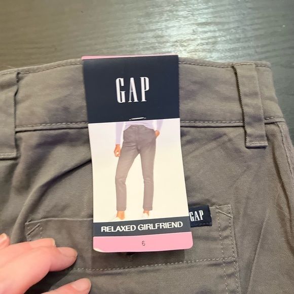 Gap Women's Relaxed Girlfriend Cuffed Twill Pant - Picture 4 of 5